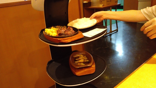 サイゼリヤで食うワイヤ ⑭ (13).JPG
