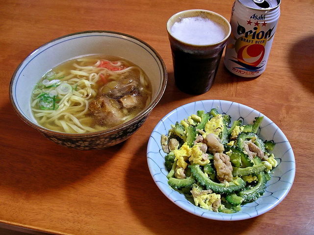 沖縄そば、ゴーヤーチャンプルーとオリオンビール.jpg